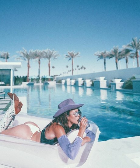 Alanna Jade Taylor hd pornstar gallery