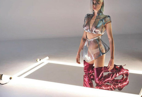 Cara Delevingne model sex galleries