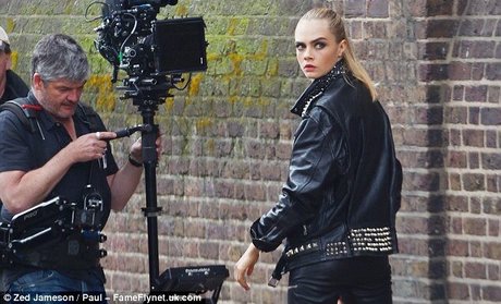 Cara Delevingne pornstar free photos