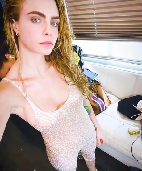 Cara Delevingne star best pics