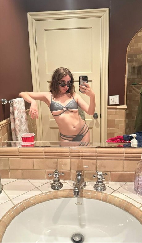 Rachel Anne Sennott erotic star archive