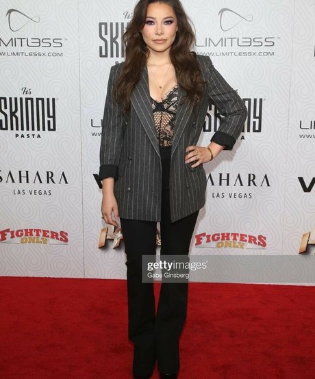 Jessica Parker Kennedy xxx model pictures