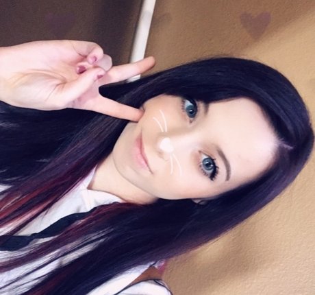 Emmia xxx pornstar image