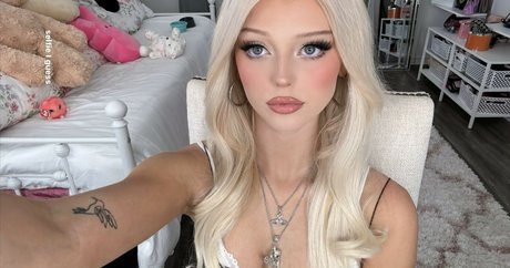 Loren Gray pretty model img