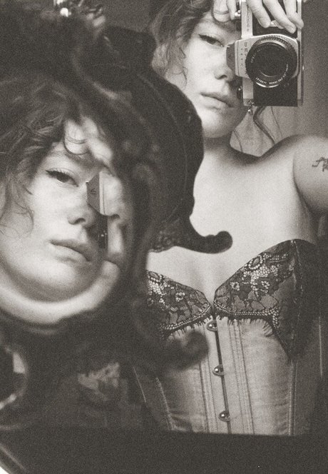 Berta Andrea Sndal star art pic