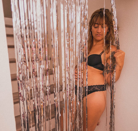 ariellescarcella hd actress photos