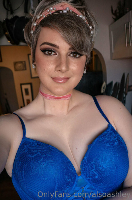 Ashley Barron star naked gallery