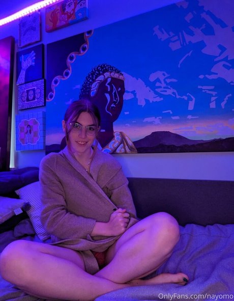 Nayomo naked model photo