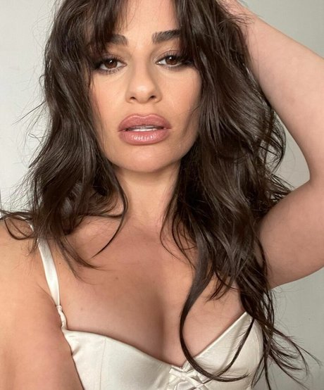Lea Michele pretty star photo