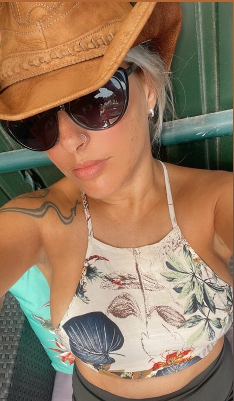 Dani Botan nice pornstar pictures