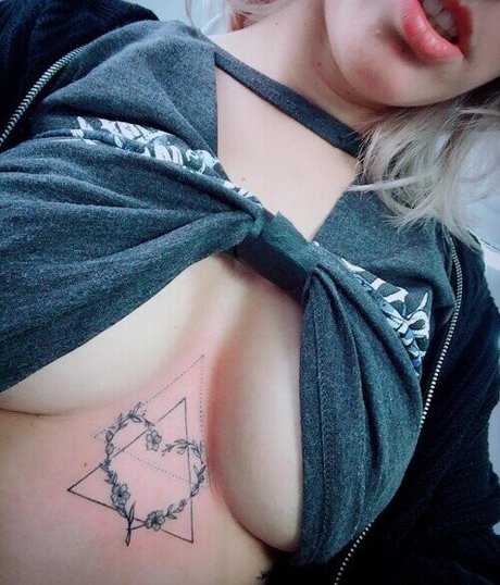 Dani Botan model pornographic images