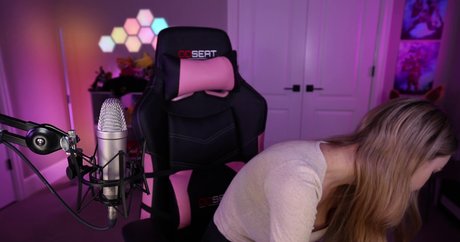 college slut onlyfans pretty pic