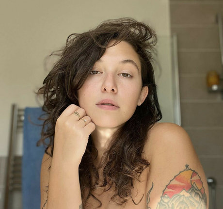 Sophoulla pornstar photo