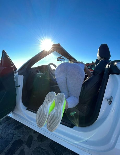 miabandini69 pornstar top picture