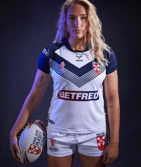 Caitlin Beevers nice actress photos