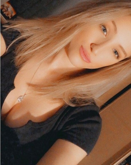 Caitlin Beevers model top archive