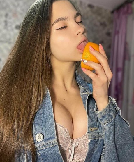 Valeria Lerochka naked pornstar gallery