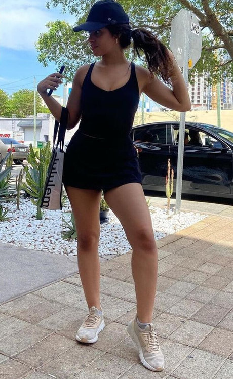 thick milf onlyfans free naked image