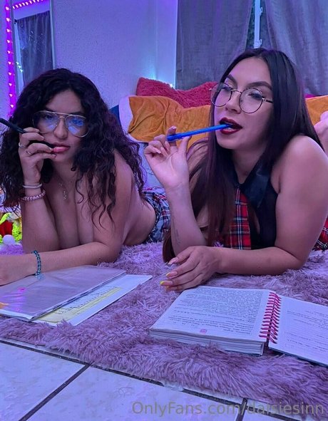 daisiesinn model hd gallery