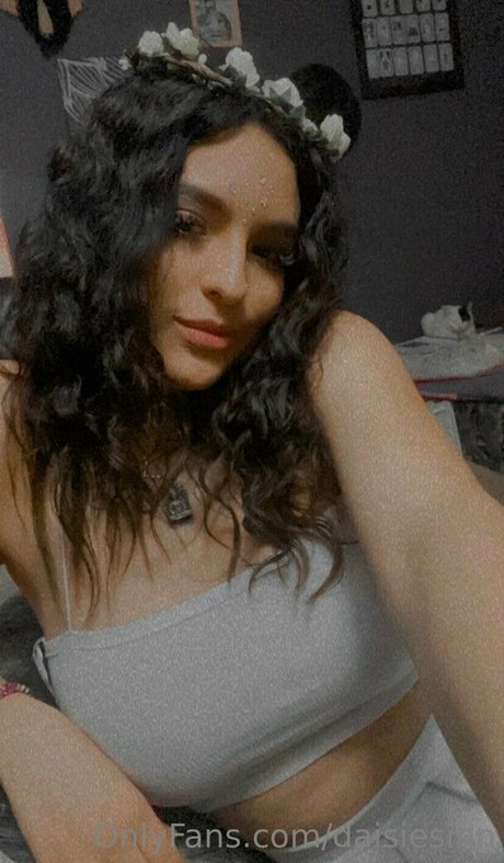 daisiesinn model top pictures