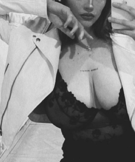 Delfi Peralta nude star gallery