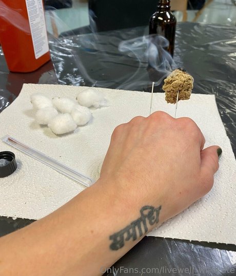 livewell withkate model high quality image