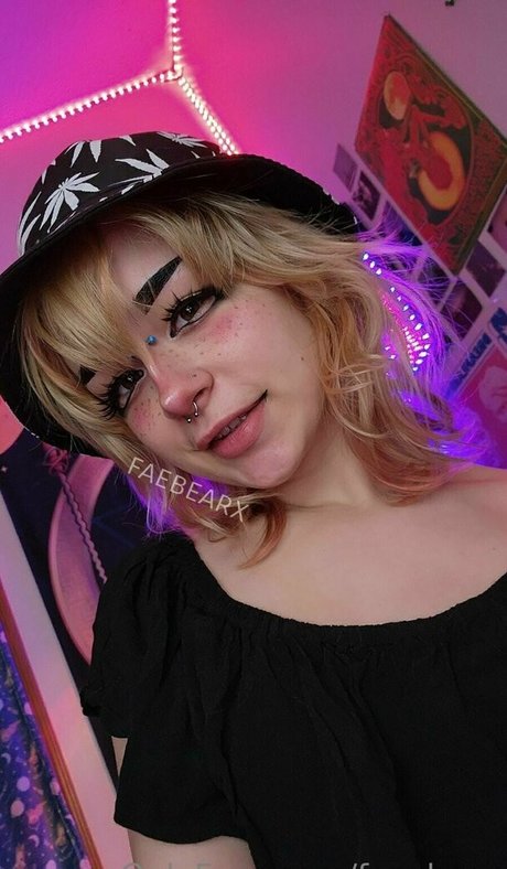 faexbear high quality star pic