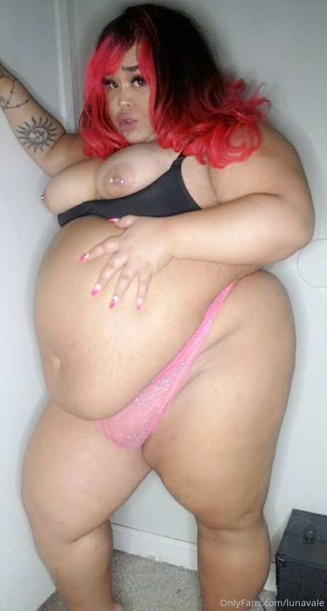 lunavale model beautiful img