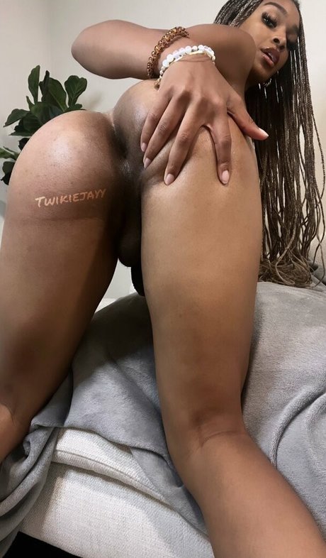 twikiejayy high quality model pic