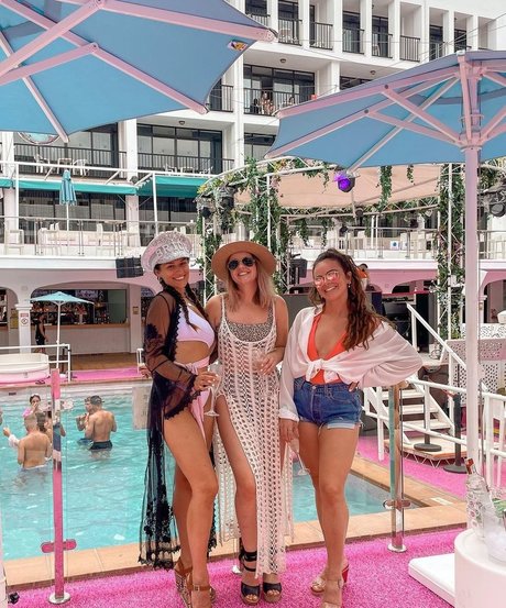 Robyn Richford model high quality pics