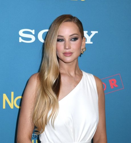 Jennifer Lawrence pretty model img