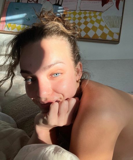 Abbie Chatfield star pic