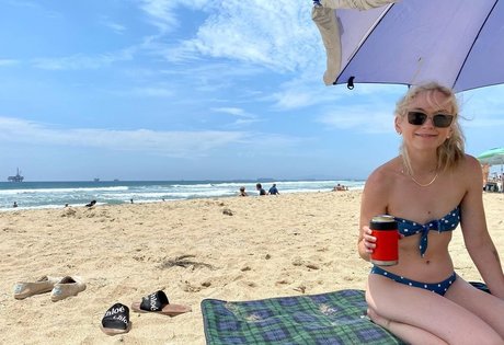 Emily Kinney model pictures