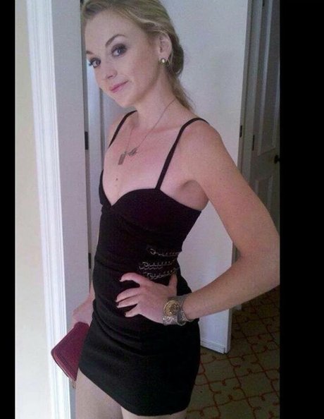 Emily Kinney star erotic pics