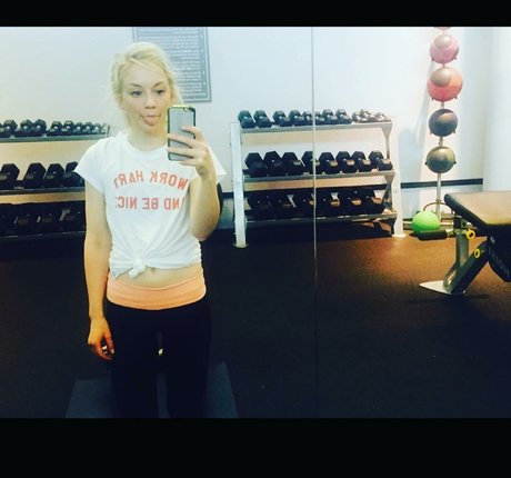Emily Kinney pornographic actress picture