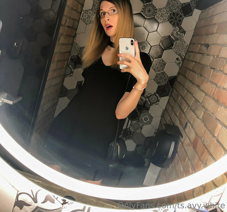 ts avy white Profile pic