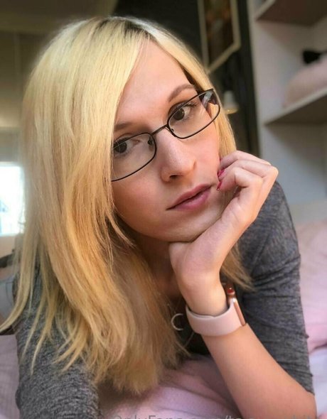 ts avy white sexy star photo