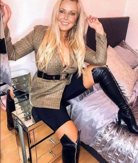 Carol Vorderman pornstar top image
