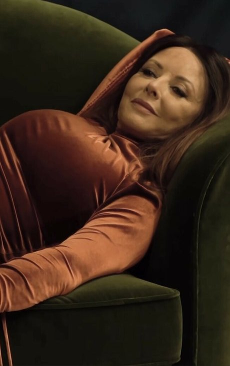 Carol Vorderman erotic model pic