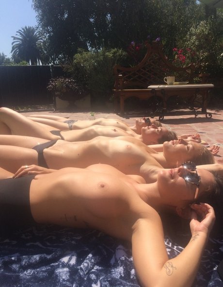 Addison Timlin star exclusive pics