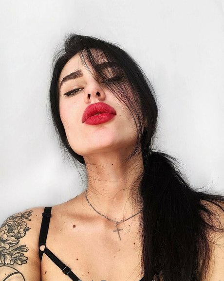 karma privat model art picture