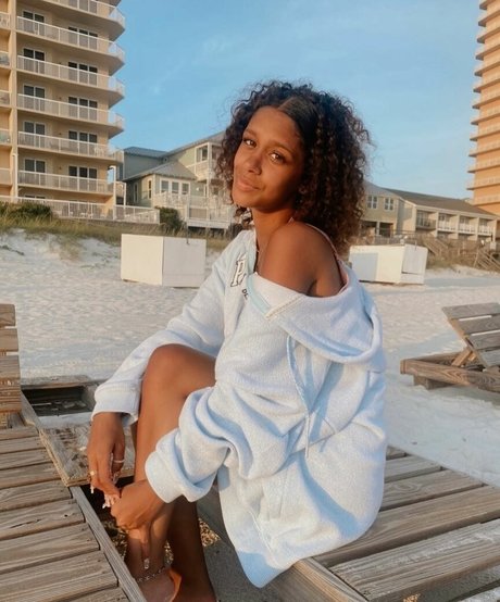 Lyla Troglin star xxx pic