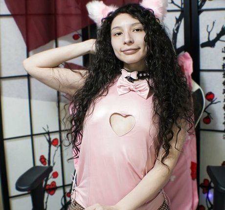 itwhiskarafterdark naked star pic