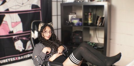 itwhiskarafterdark nude model picture