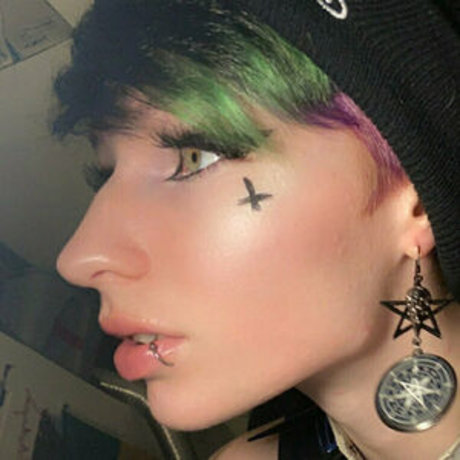 feetiecutieee erotic model photo