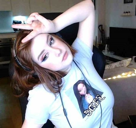 Gemothy model pretty pictures