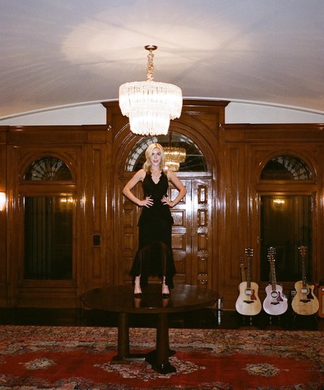 Kiernan Shipka top star gallery