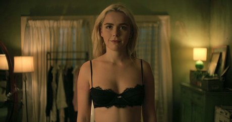 Kiernan Shipka star nudes galleries