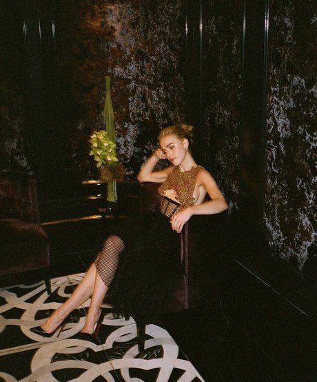 Kiernan Shipka star erotic photos