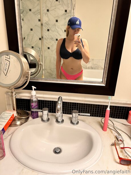 tight onlyfans naked photo